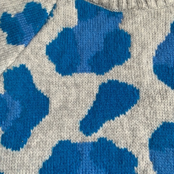 H&M Cozy Blue Leopard Sweater 💙 🐆 - Picture 4 of 9